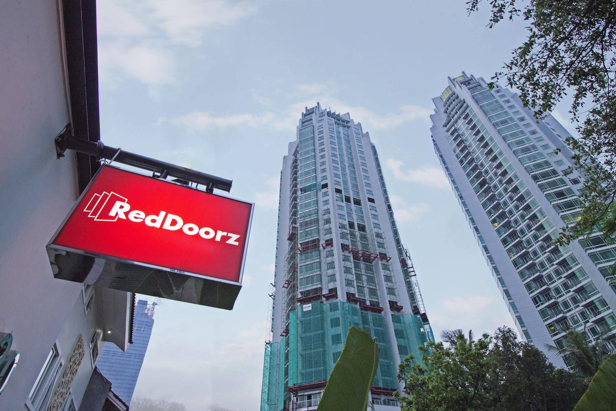 Reddoorz Plus @ Setiabudi Eight Джакарта Екстер'єр фото
