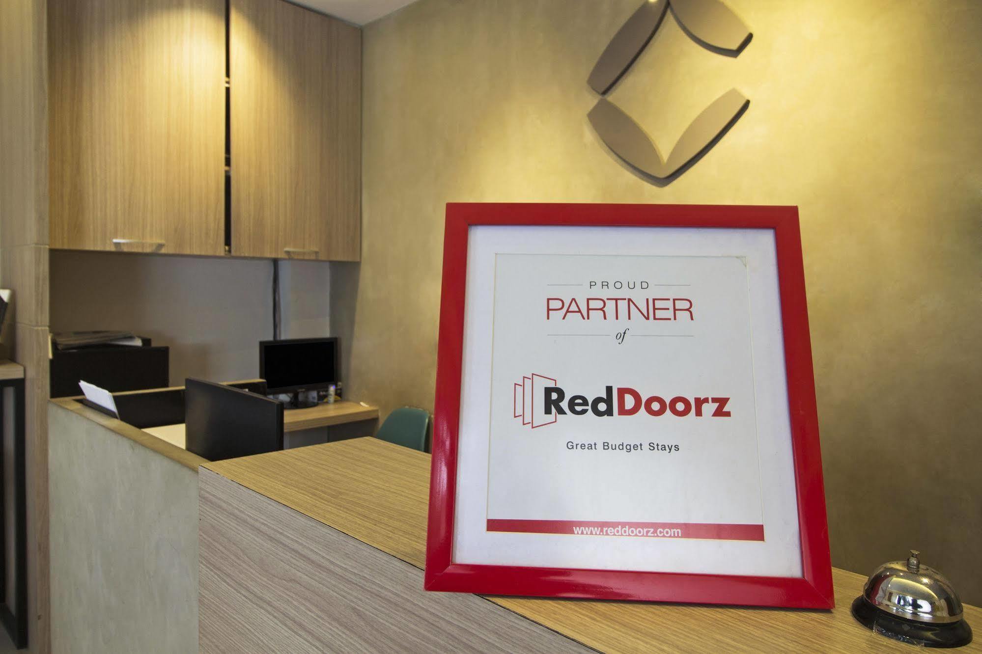 Reddoorz Plus @ Setiabudi Eight Джакарта Екстер'єр фото