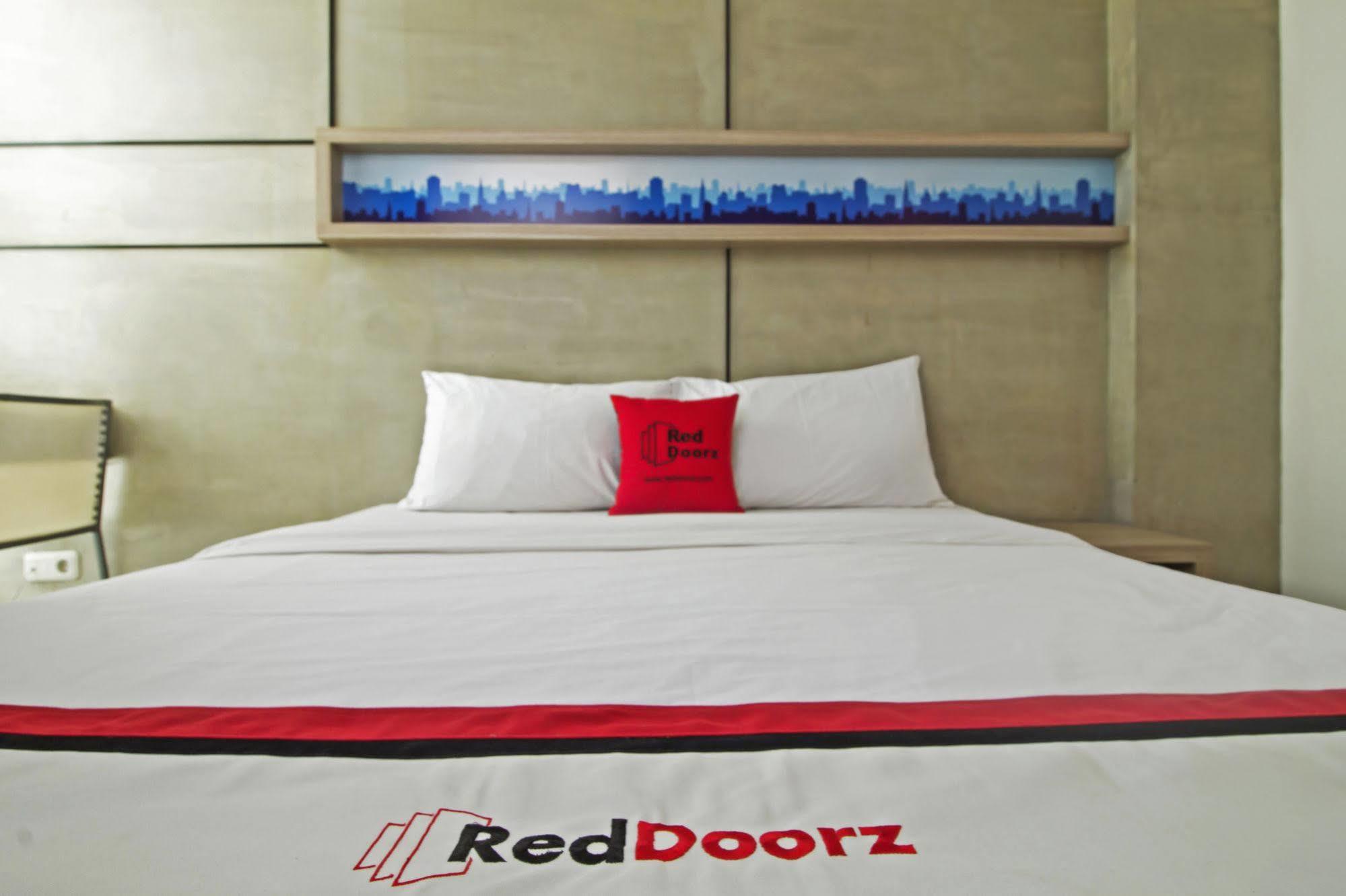 Reddoorz Plus @ Setiabudi Eight Джакарта Екстер'єр фото